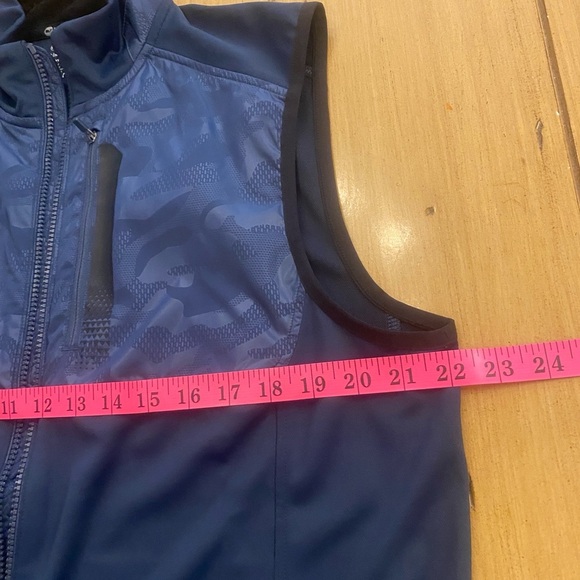 Vineyard Vines Women’s Blue Fairhaven Vest Outerwear New medium, damaged zipper - Picture 9 of 13